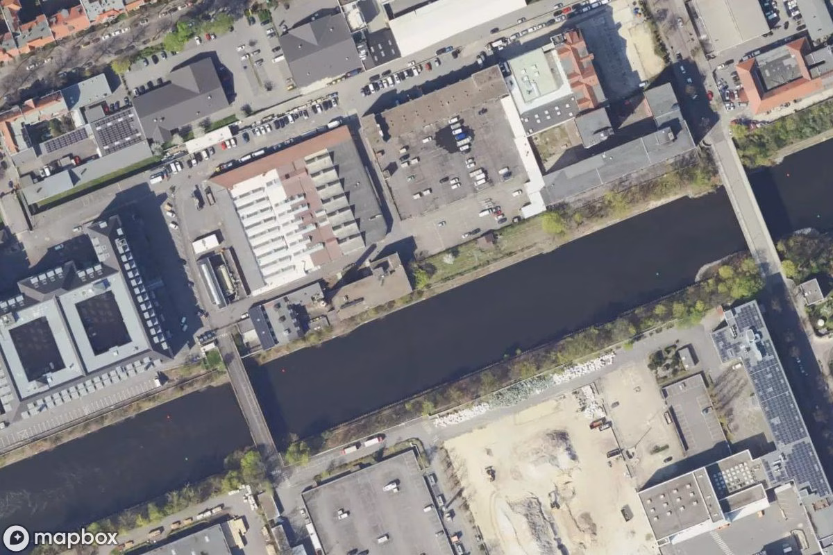 Műholdas légi felvétel Werkluftschutzbunker helyszínről, egy elhagyatott Bunker itt: Berlin, Németország