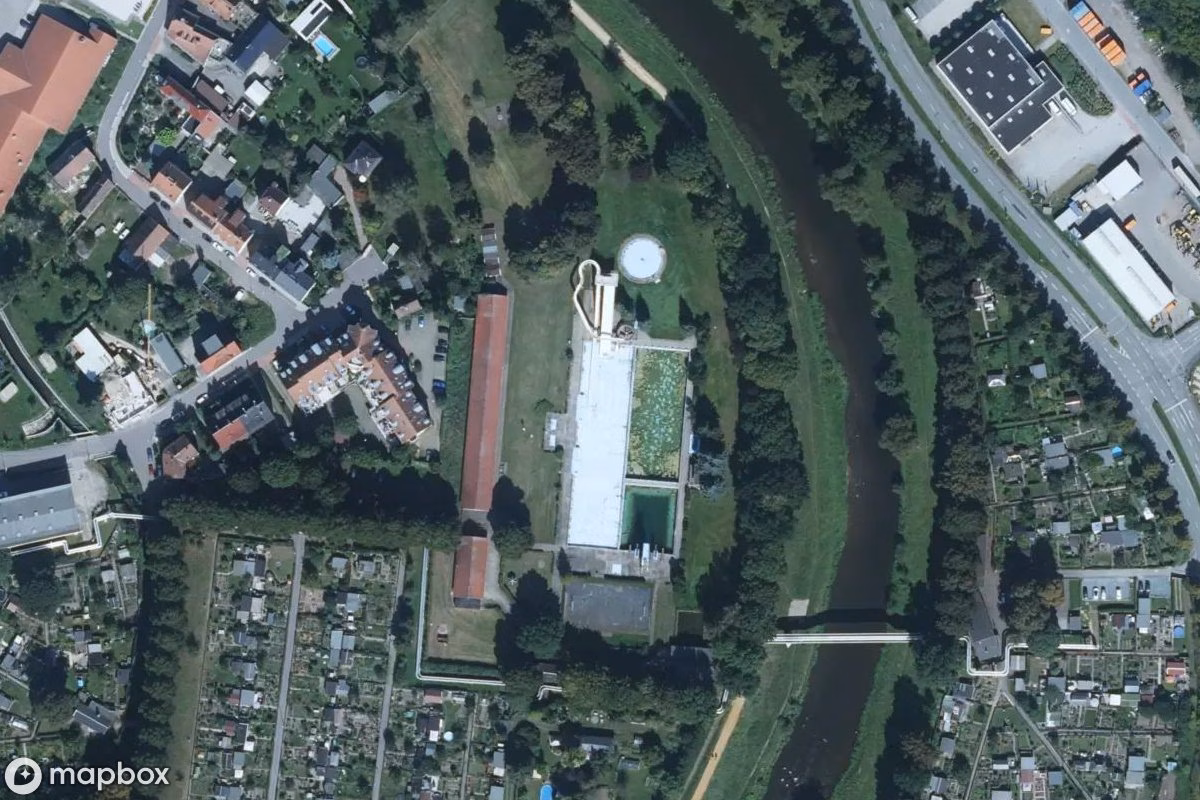 Satellitbillede set fra luften af Schwimmbad, et forladt Svømmehal i Zwickau, Tyskland