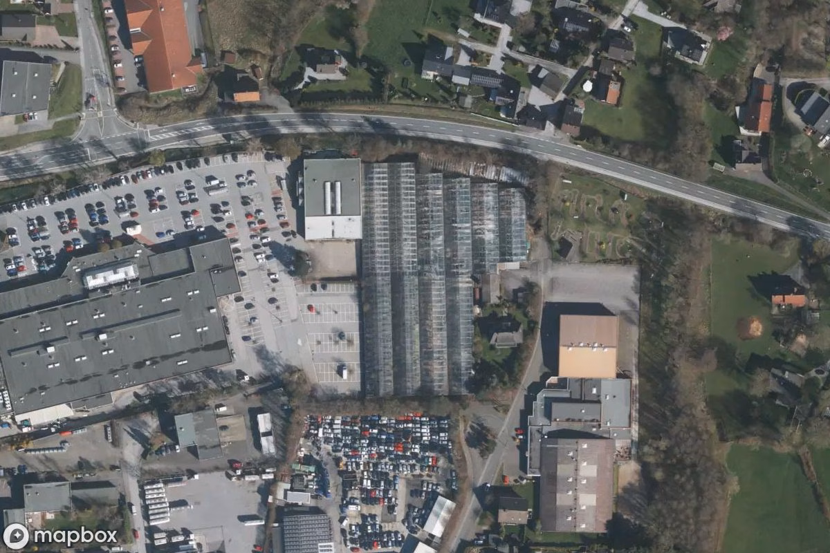 Satelitarny widok z lotu ptaka Gewächshaus, opuszczone  w Menden (Sauerland), Niemcy