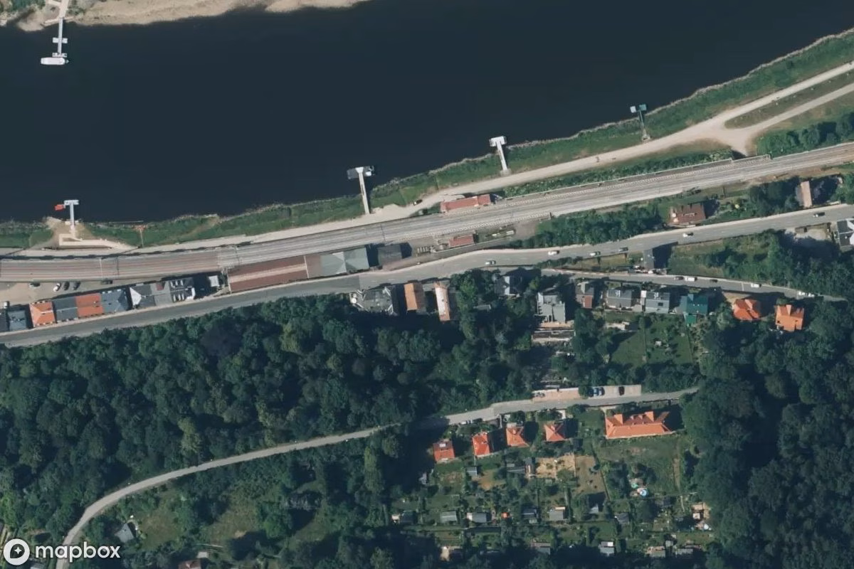 Satelitní letecký pohled na Wohnhäuser, opuštěné Obytný dům v Königstein, Německo