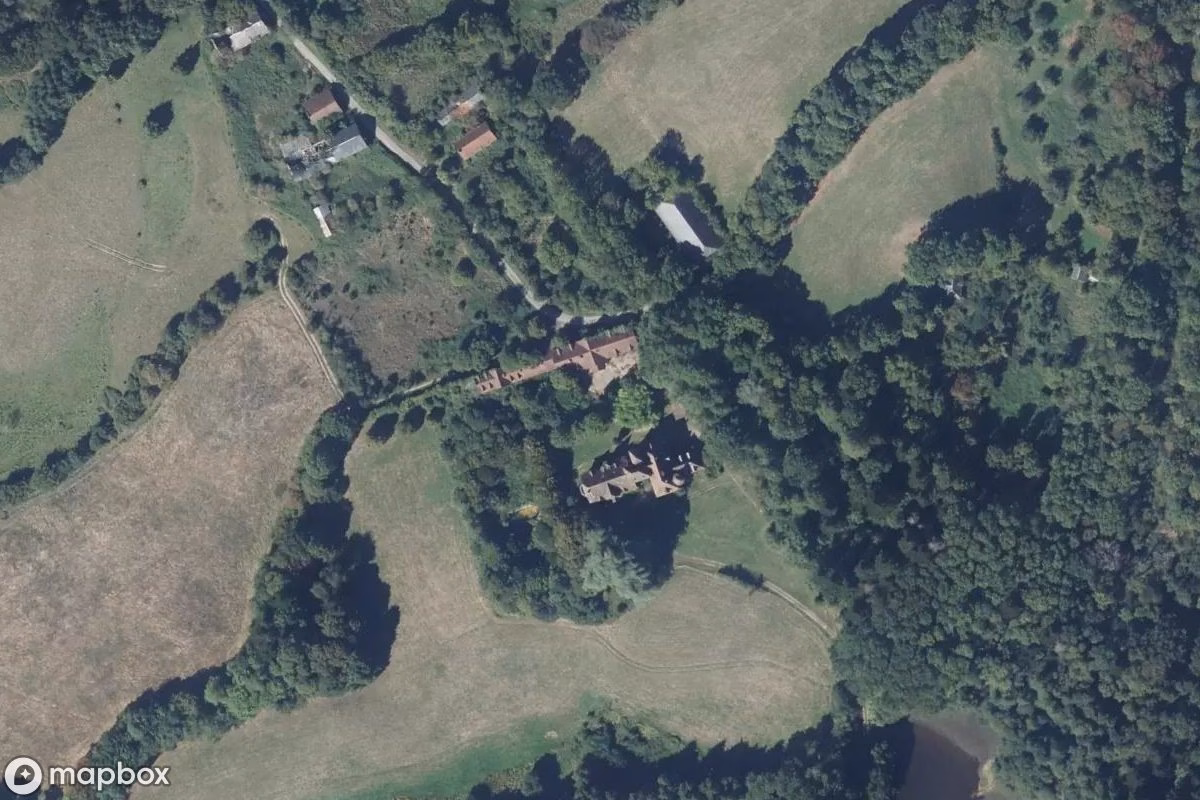 Satellitenansicht von Manoir Pierrefite, eine verlassene Schloss in Poil, Frankreich