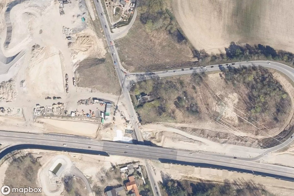 Satelitní letecký pohled na Haus, opuštěné  v Mühlenbecker Land, Německo