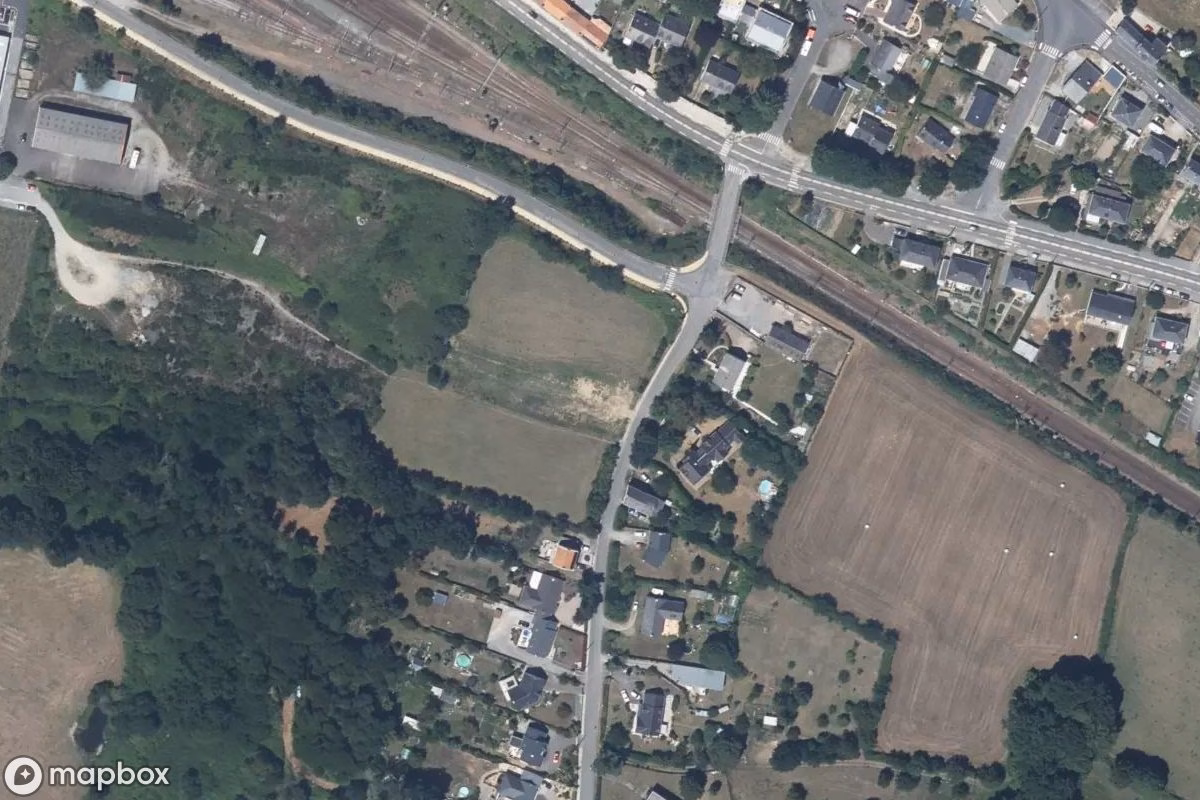 Vue aérienne satellite de Mehlmühle Guer, un Usine abandonné à Savenay, France