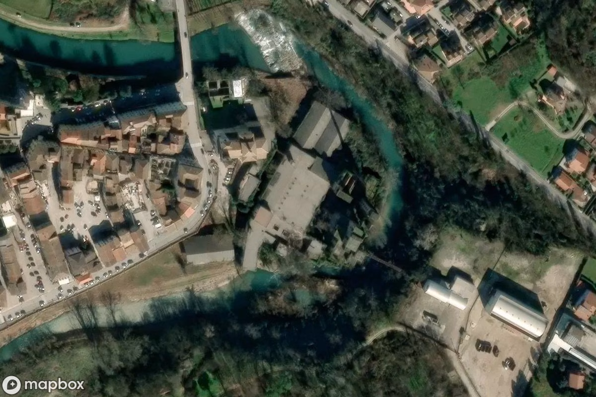 Satellitenansicht von Fabrik Vita Mayer, eine verlassene Fabrik in Ceprano, Italien