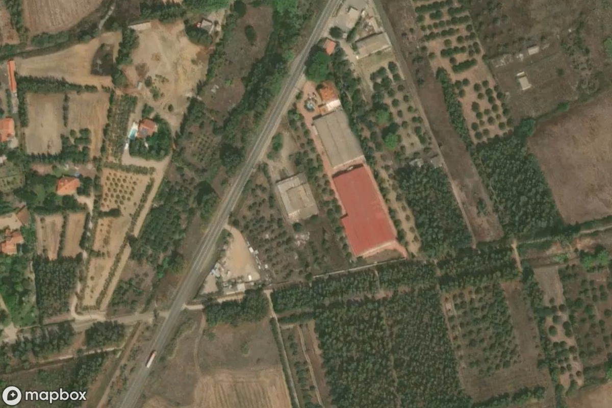 Satellitbillede set fra luften af Möbelfabrik, et forladt Fabrik i Santu 'Èngiu/San Gavino Monreale, Italien