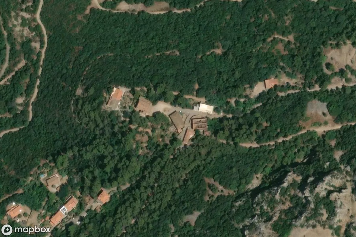 Satelitní letecký pohled na Villaggio Normann, opuštěné Obytný dům v Gonnesa, Itálie