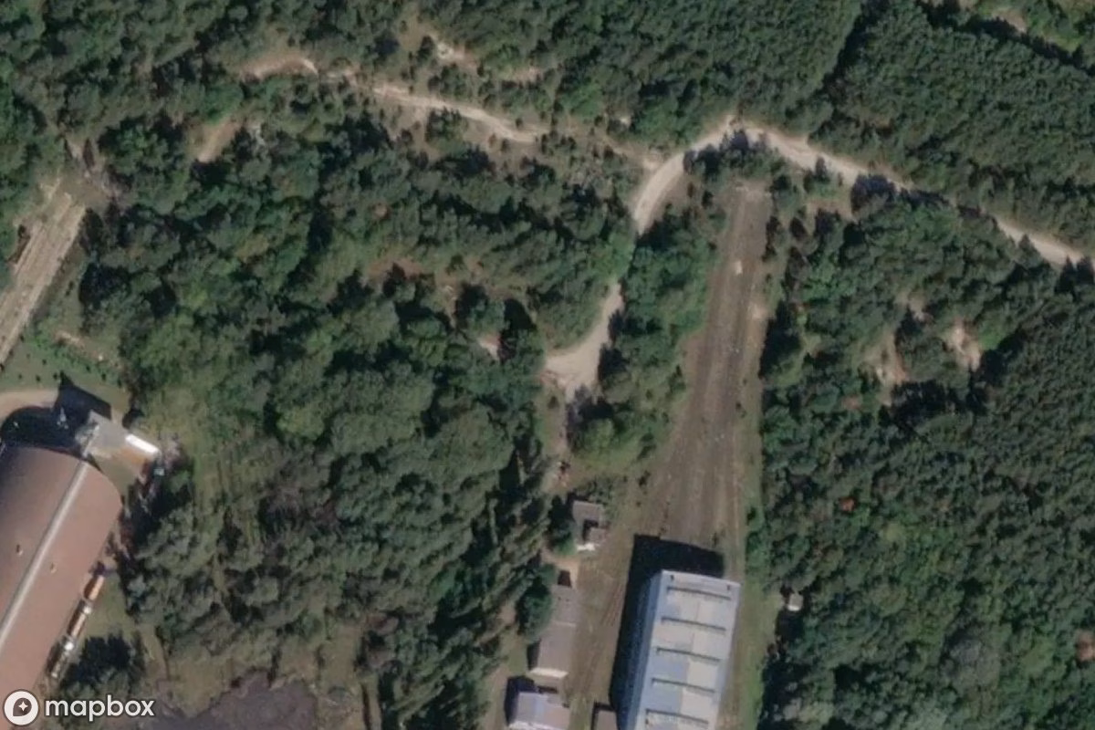 Satellitbild från luften av Küstenbatterie, en övergiven  i Świnoujście, Polen