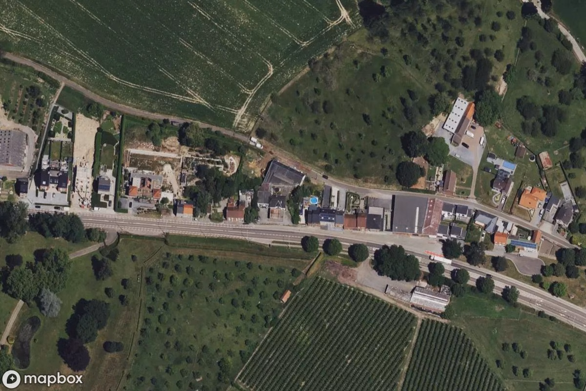 Satelitní letecký pohled na Tankstelle, opuštěné  v Borgloon, Belgie