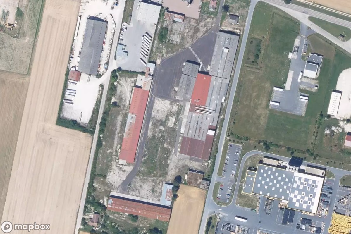 Satellietbeeld vanuit de lucht van Fabrik Ovens, een verlaten Fabriek in Torcy-le-Grand, Frankrijk