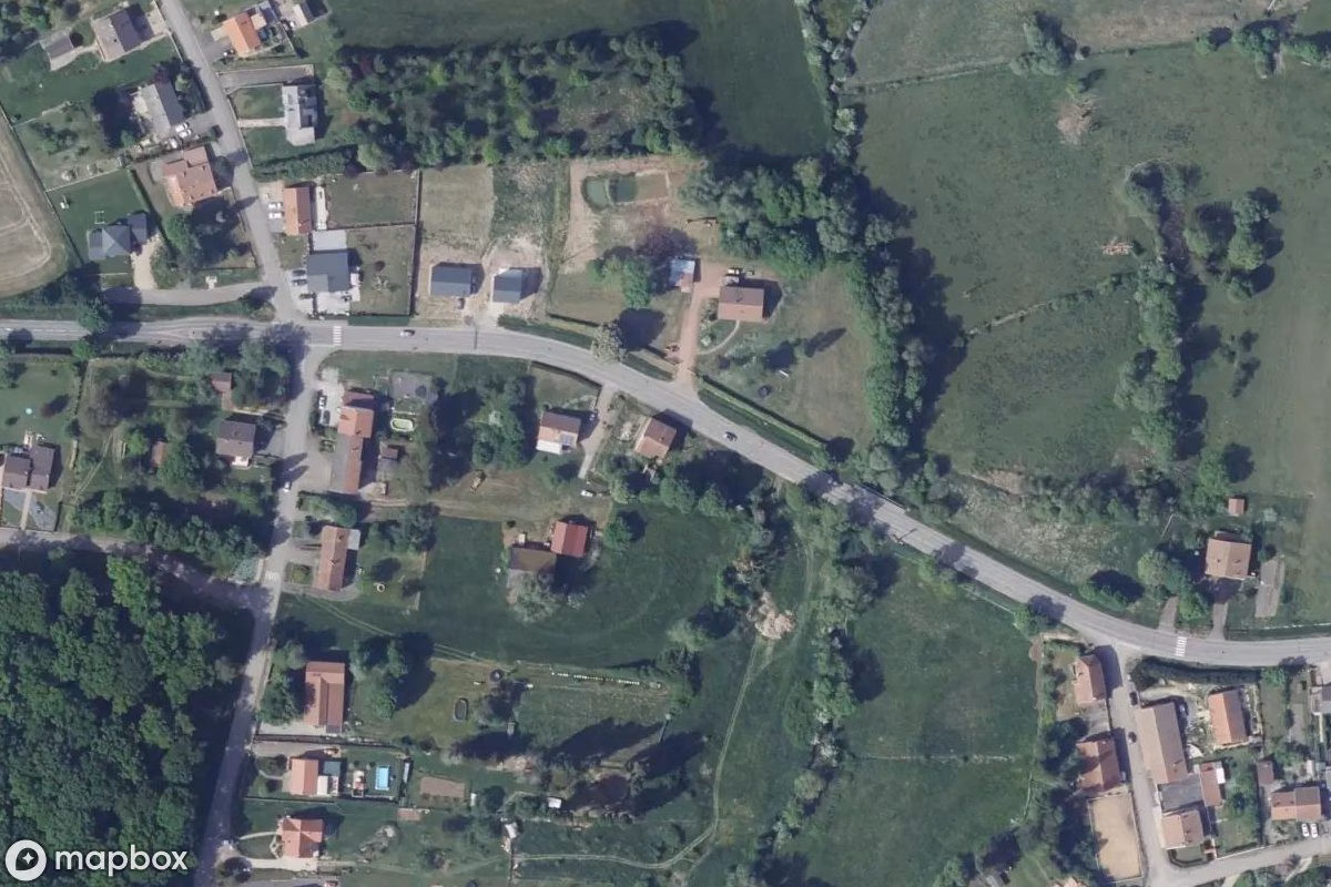 Műholdas légi felvétel Maison Klop helyszínről, egy elhagyatott Lakóház itt: Chémery-les-Deux, Franciaország