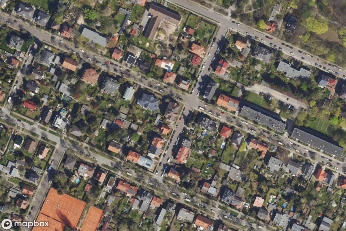 Satelitní letecký pohled na Wohnblock, opuštěné Obytný dům v Berlin, Německo