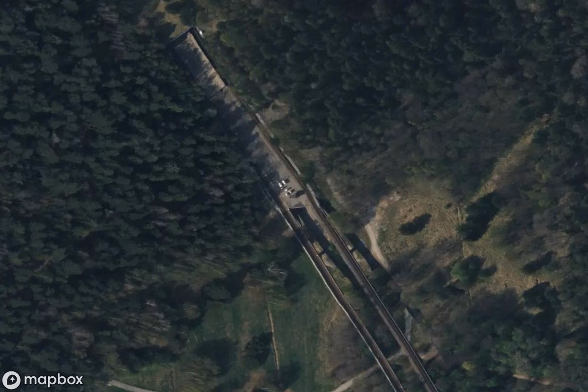 Satellitbild från luften av Kymlinge U-Bahn-Station, en övergiven  i Solna, Sverige