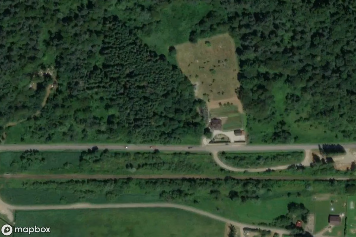 Vue aérienne satellite de Bunker Molotow-Linie, un  abandonné à Załuż, Pologne