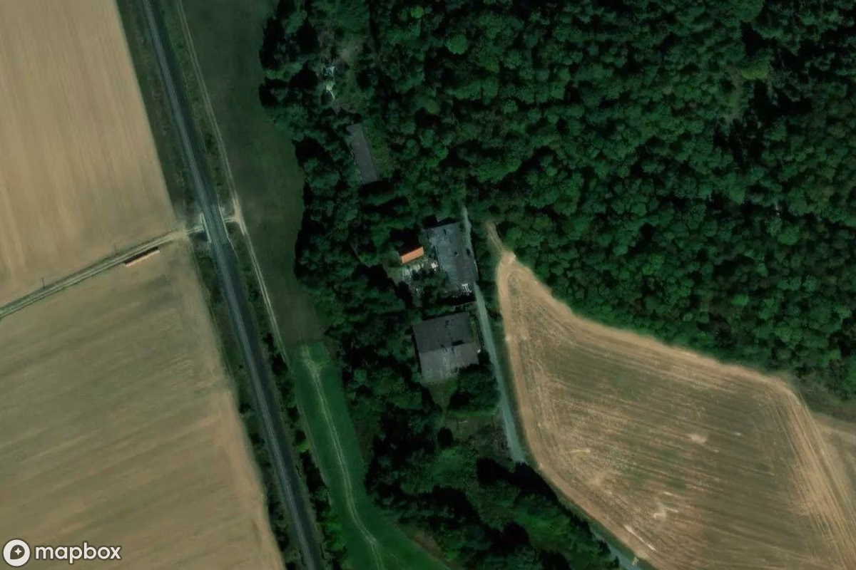 Satellietbeeld vanuit de lucht van Hof, een verlaten Boerderij in Hofgeismar, Duitsland