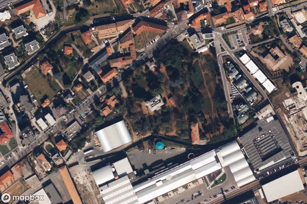 Satelitní letecký pohled na Lost Place, opuštěné  v Alzano Lombardo, Itálie