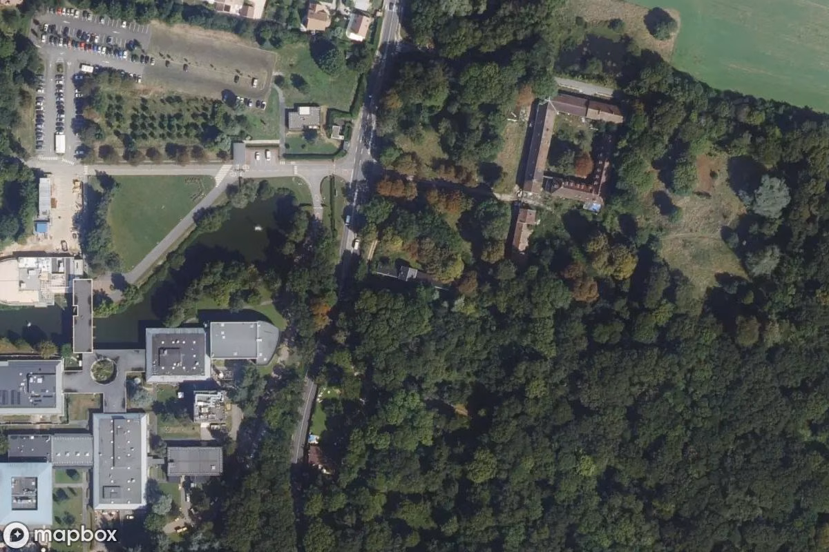 Vue aérienne satellite de Futur Hotel, un Hôtel abandonné à Saint-Rémy-lès-Chevreuse, France