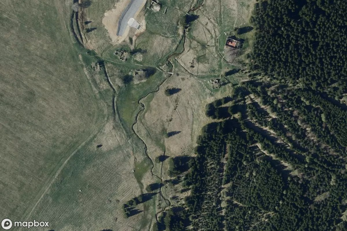 Satellietbeeld vanuit de lucht van Lost Place, een verlaten  in Loučná pod Klínovcem, Tsjechië