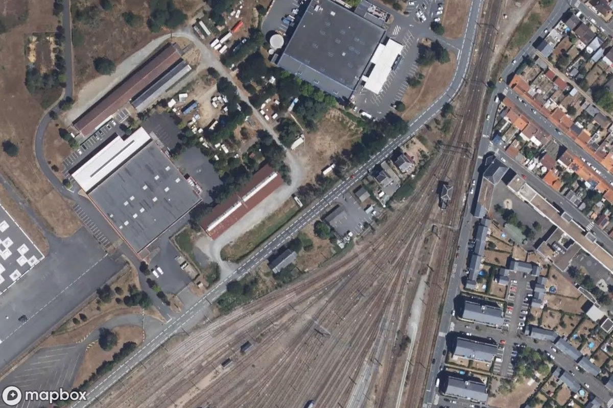 Vue aérienne satellite de Doppeldeckerbus, un  abandonné à Le Mans, France