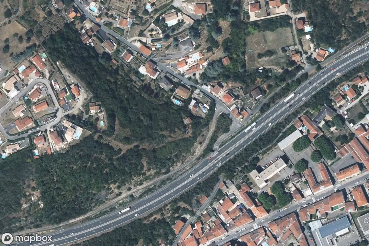 Satelitarny widok z lotu ptaka Maisonnette Rive, opuszczone Dom mieszkalny w Rive-de-Gier, Francja