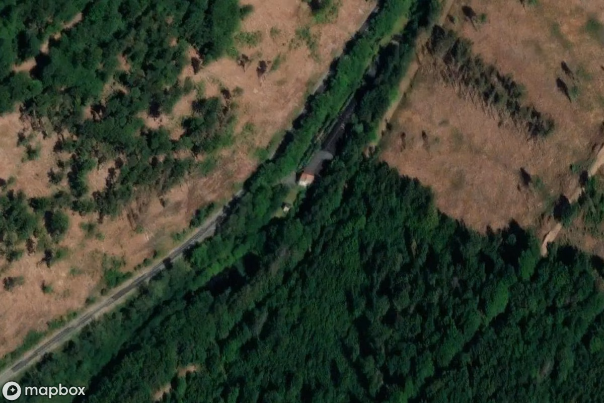 Satellietbeeld vanuit de lucht van Fabrik, een verlaten Fabriek in Schalkau, Duitsland