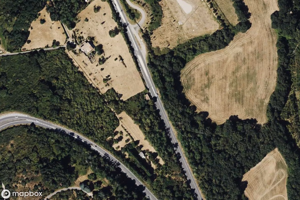 Satellitbild från luften av Mini Maison, en övergiven Bostadshus i Montagny, Frankrike