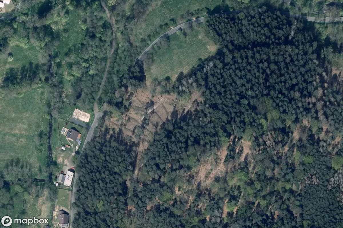 Vista aérea por satélite de Bunker, un Búnker abandonado en Srbská Kamenice, Chequia