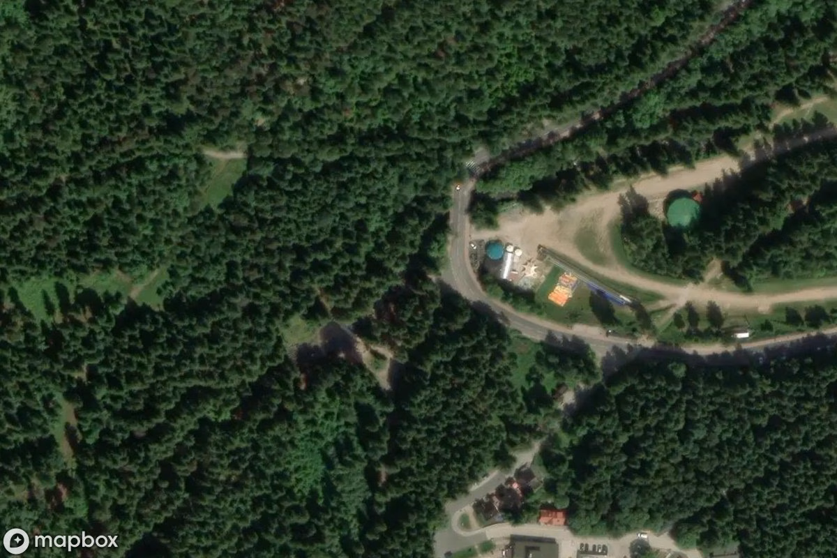 Vue aérienne satellite de Cascade Wildes Wasserfall, un  abandonné à Karpacz, Pologne