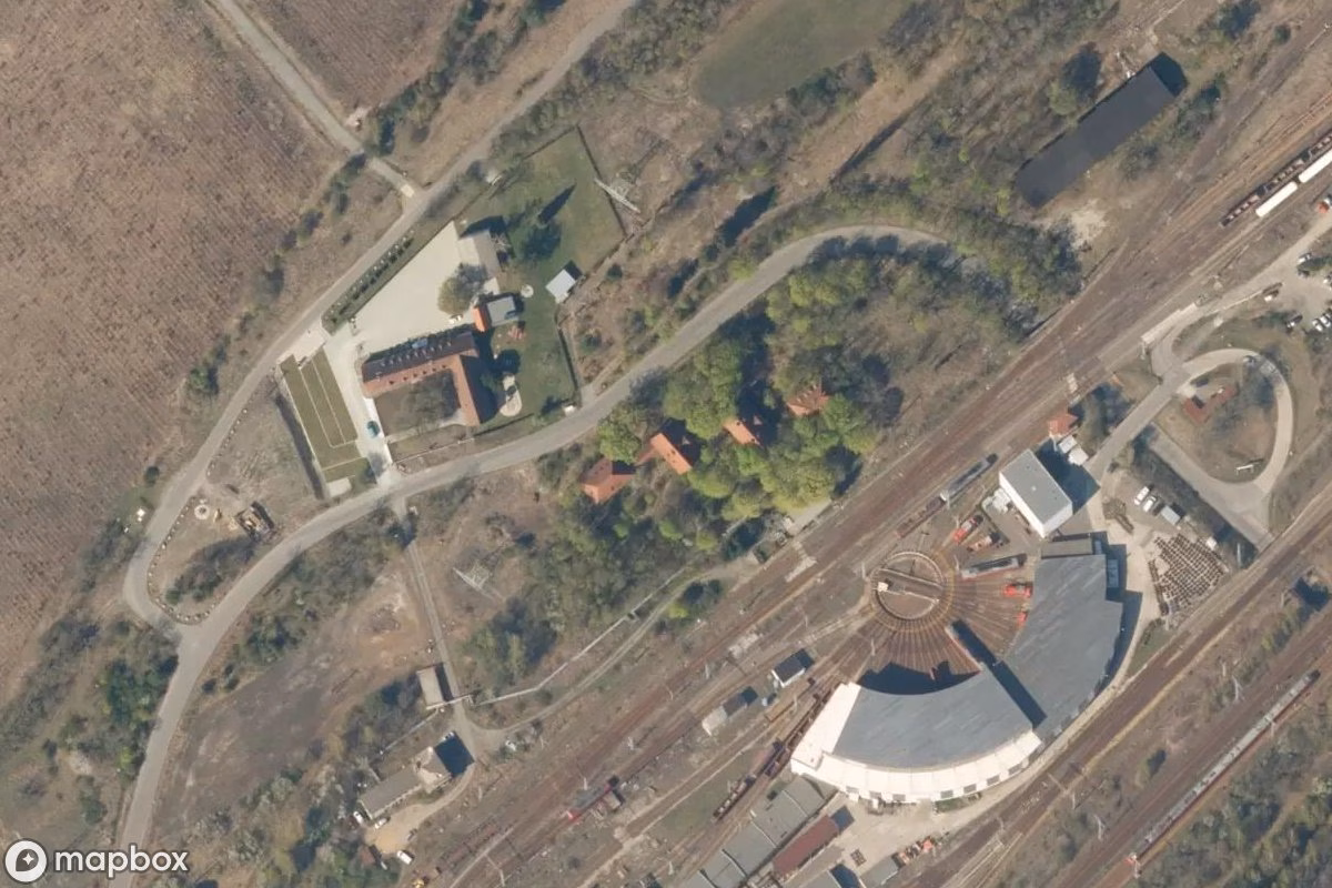 Vista aérea por satélite de Häuser, un Residencia abandonado en Senftenberg - Zły Komorow, Alemania