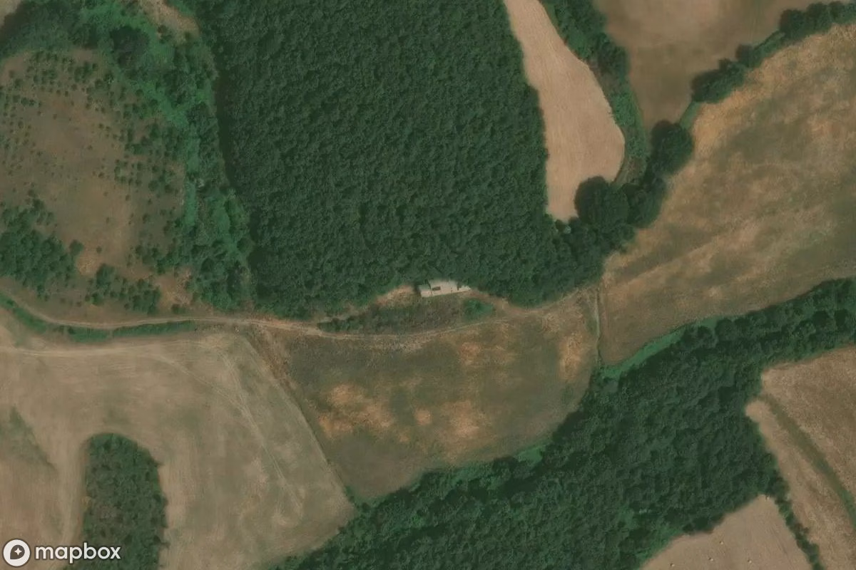 Vue aérienne satellite de Haus, un  abandonné à Bolsena, Italie