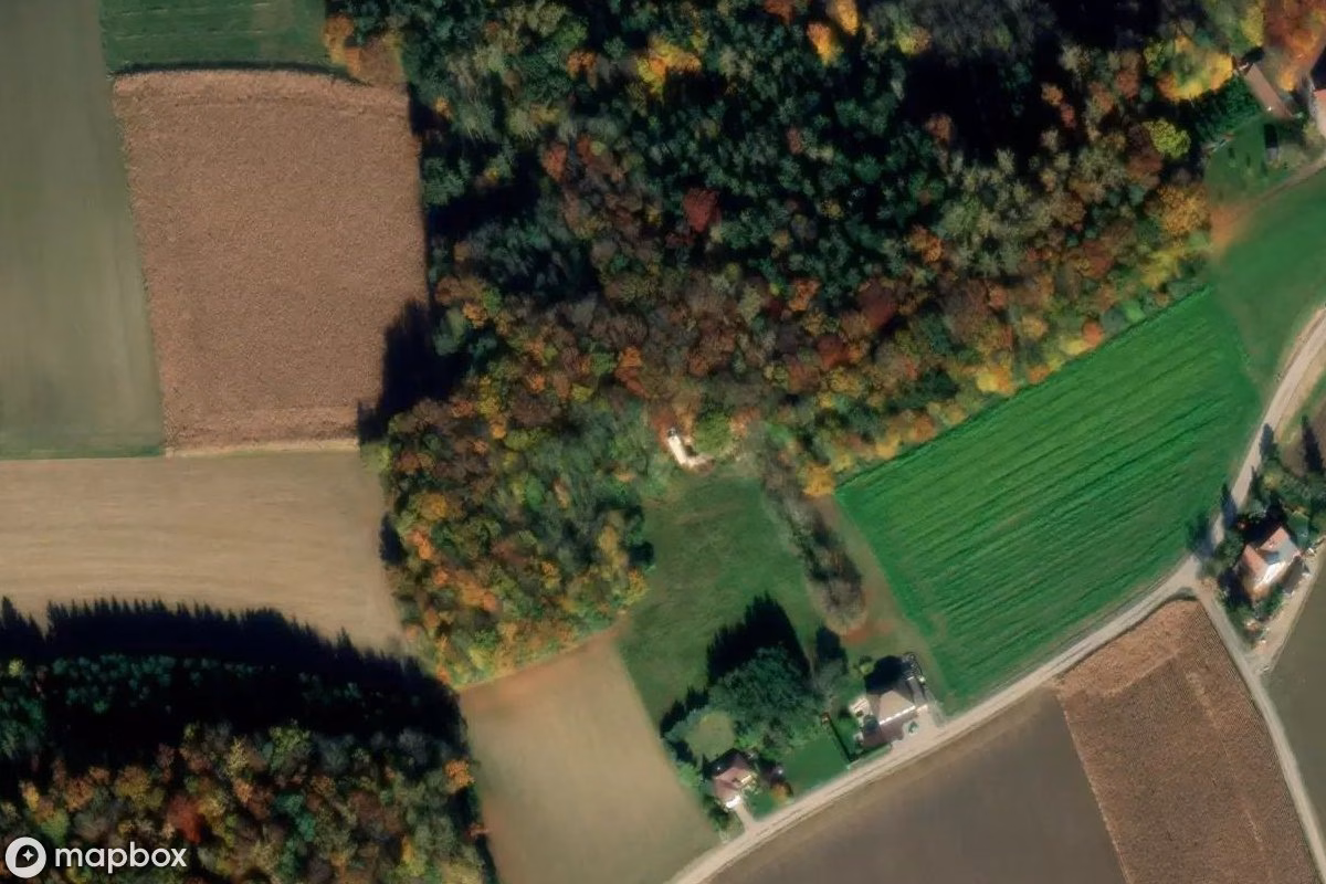 Műholdas légi felvétel Kirche helyszínről, egy elhagyatott Templom itt: Perersdorf, Ausztria