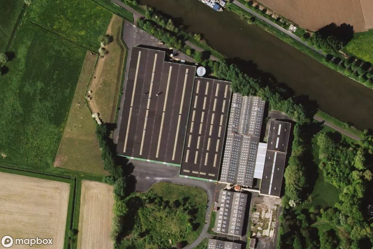 Satellitbillede set fra luften af Fabrik für Innenausstattung, et forladt Fabrik i Wervik, Belgien
