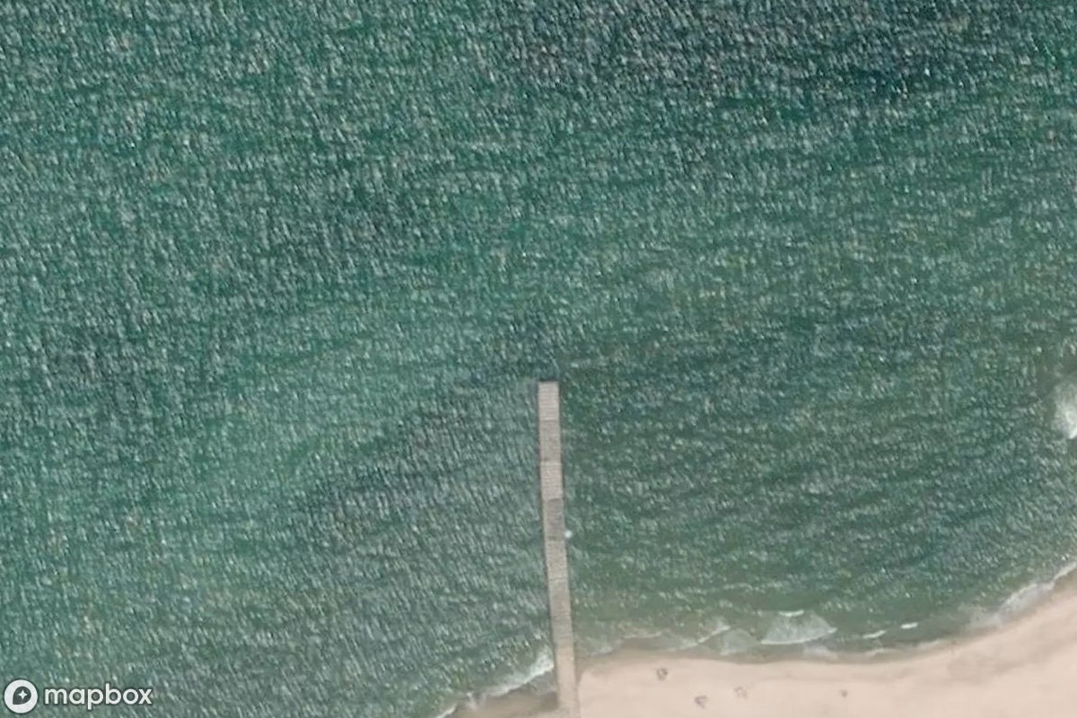 Satelitarny widok z lotu ptaka Trzecie Molo Ustka, opuszczone  w Ustka, Polska