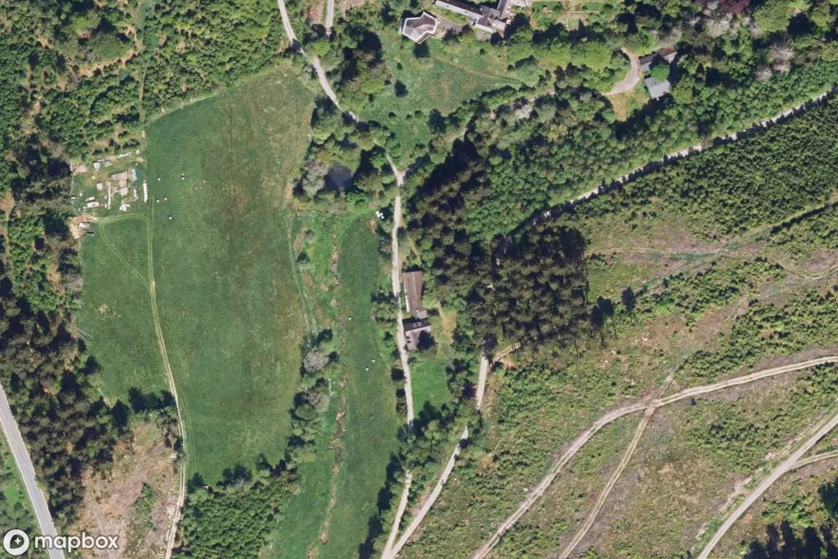 Vista aérea por satélite de Studienhaus, un  abandonado en Kirchhundem, Alemania