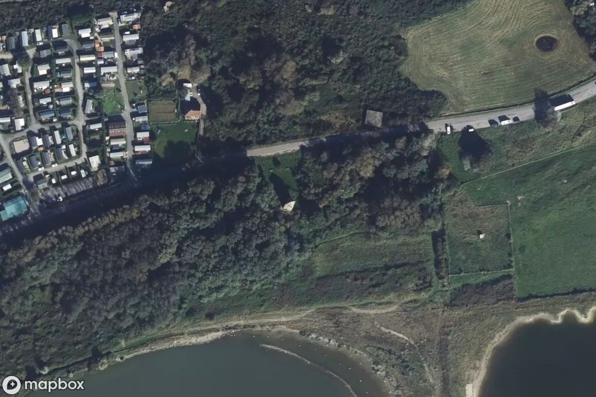 Satellietbeeld vanuit de lucht van Kuriositätenturm, een verlaten Toren in Oye-Plage, Frankrijk
