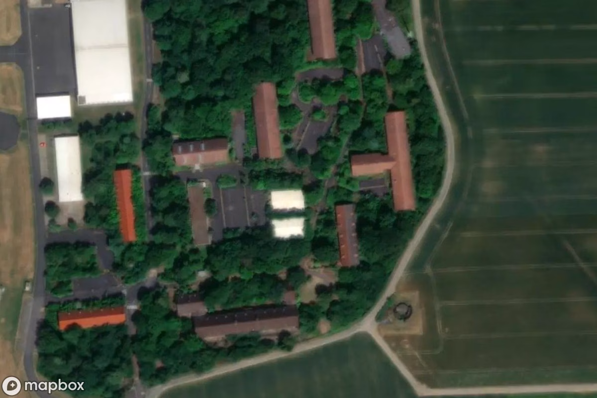 Satellietbeeld vanuit de lucht van Militärflugplatz, een verlaten  in Acholshausen, Duitsland