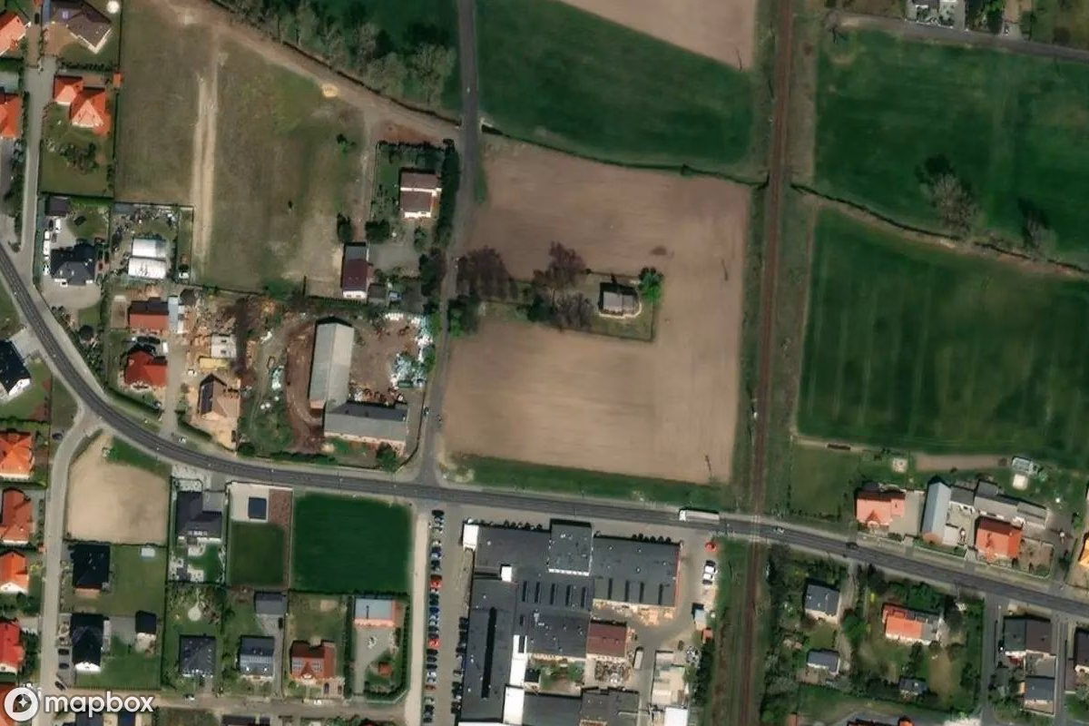 Satelitní letecký pohled na Kirche St. Maria Magdalena, opuštěné Kostel v Krotoszyn, Polsko