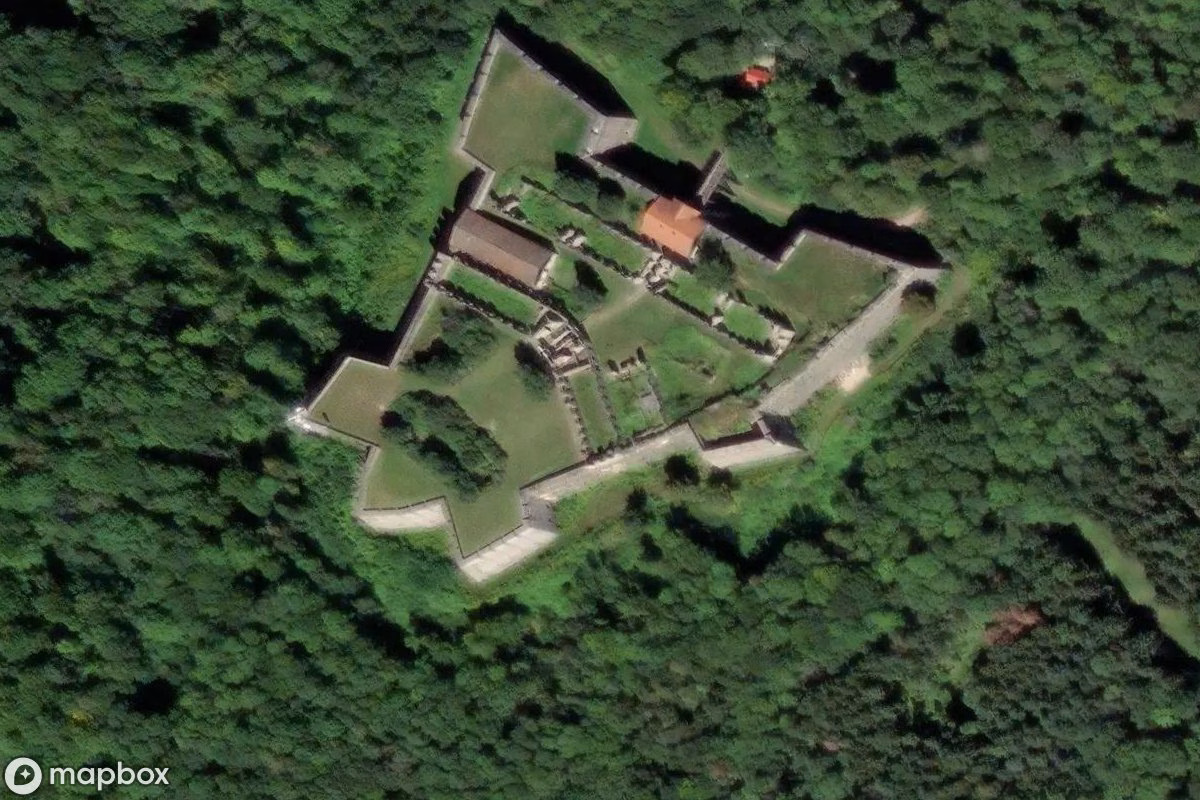 Satellitbillede set fra luften af Festungsruine Rothenberg, et forladt Ruin i Schnaittach, Tyskland