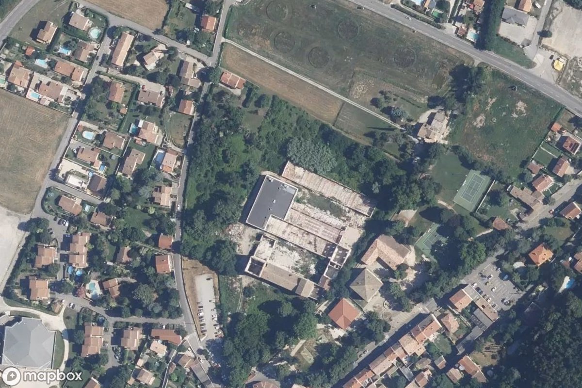 Satelitarny widok z lotu ptaka Fabrik Avrela, opuszczone Fabryka w Loriol-sur-Drôme, Francja