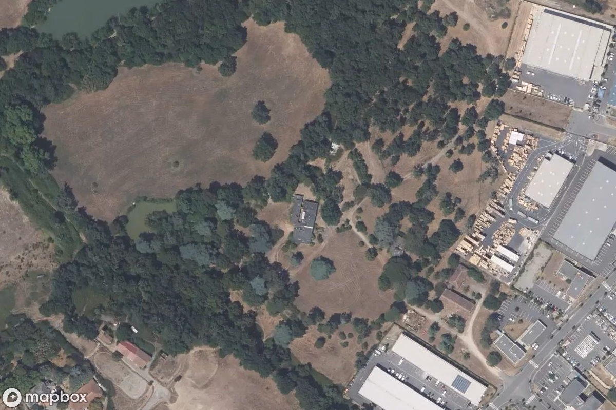 Satelitarny widok z lotu ptaka Villa mit Gewächshaus, opuszczone Dom mieszkalny w Plaisance-du-Touch, Francja