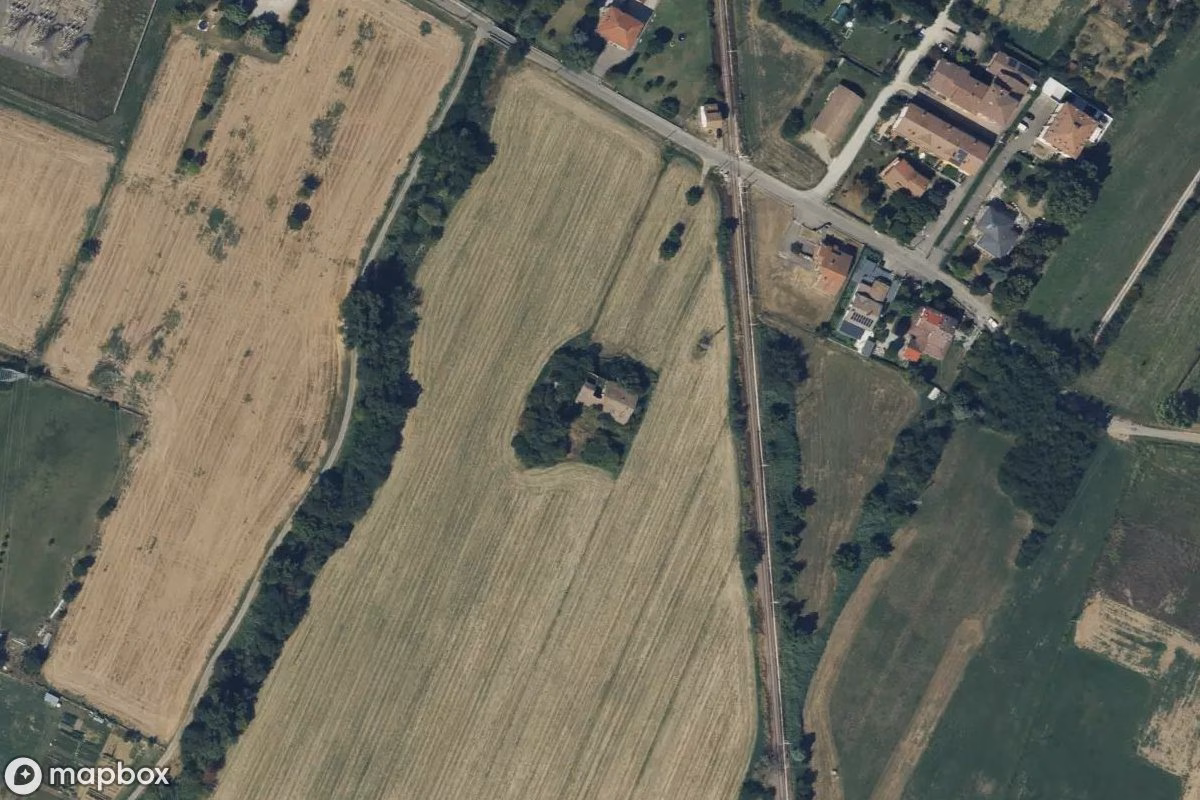 Vue aérienne satellite de Hütte, un  abandonné à Reggio nell'Emilia, Italie