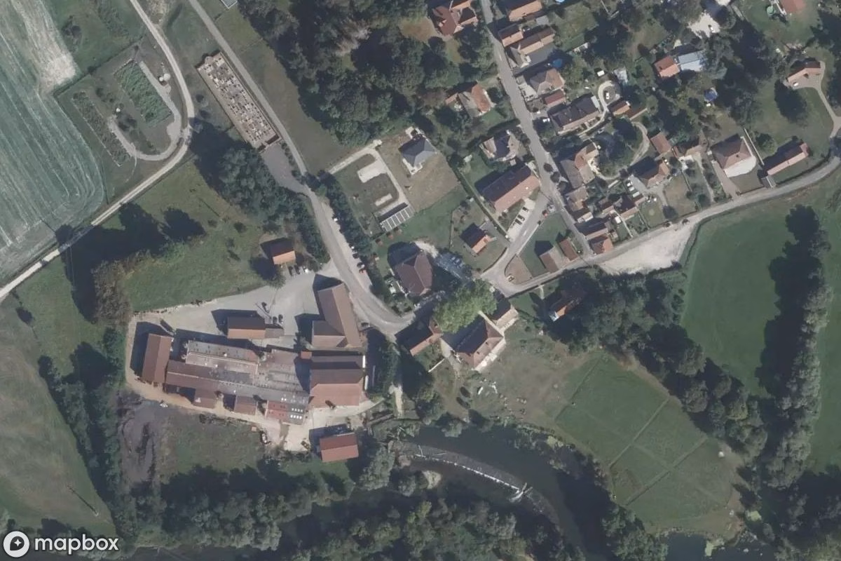 Satellitenansicht von Haus, eine verlassene in Larians-et-Munans, Frankreich