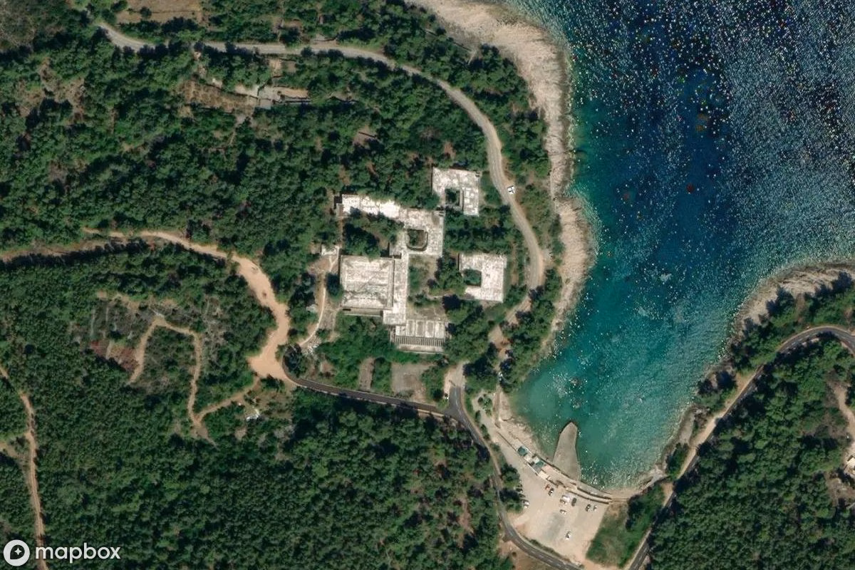 Satellitenansicht von Belgrader Resort, eine verlassene  in Jelsa, Kroatien