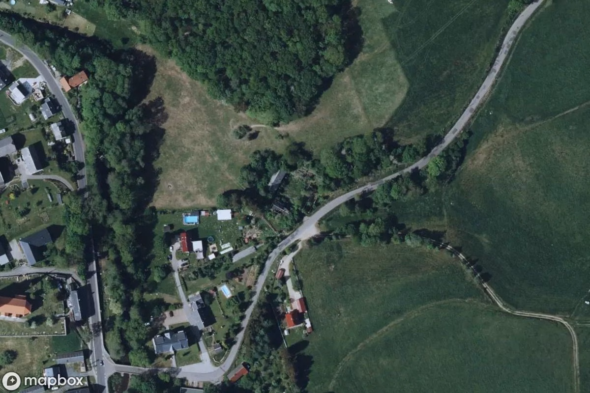 Vista aérea por satélite de Hof, un Granja abandonado en Bobritzsch-Hilbersdorf, Alemania