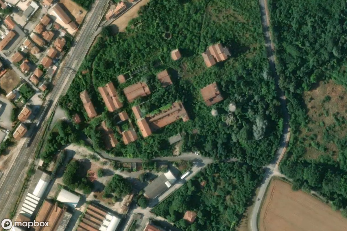 Vista aérea por satélite de Fabrik Spea, un Fábrica abandonado en Narni, Italia