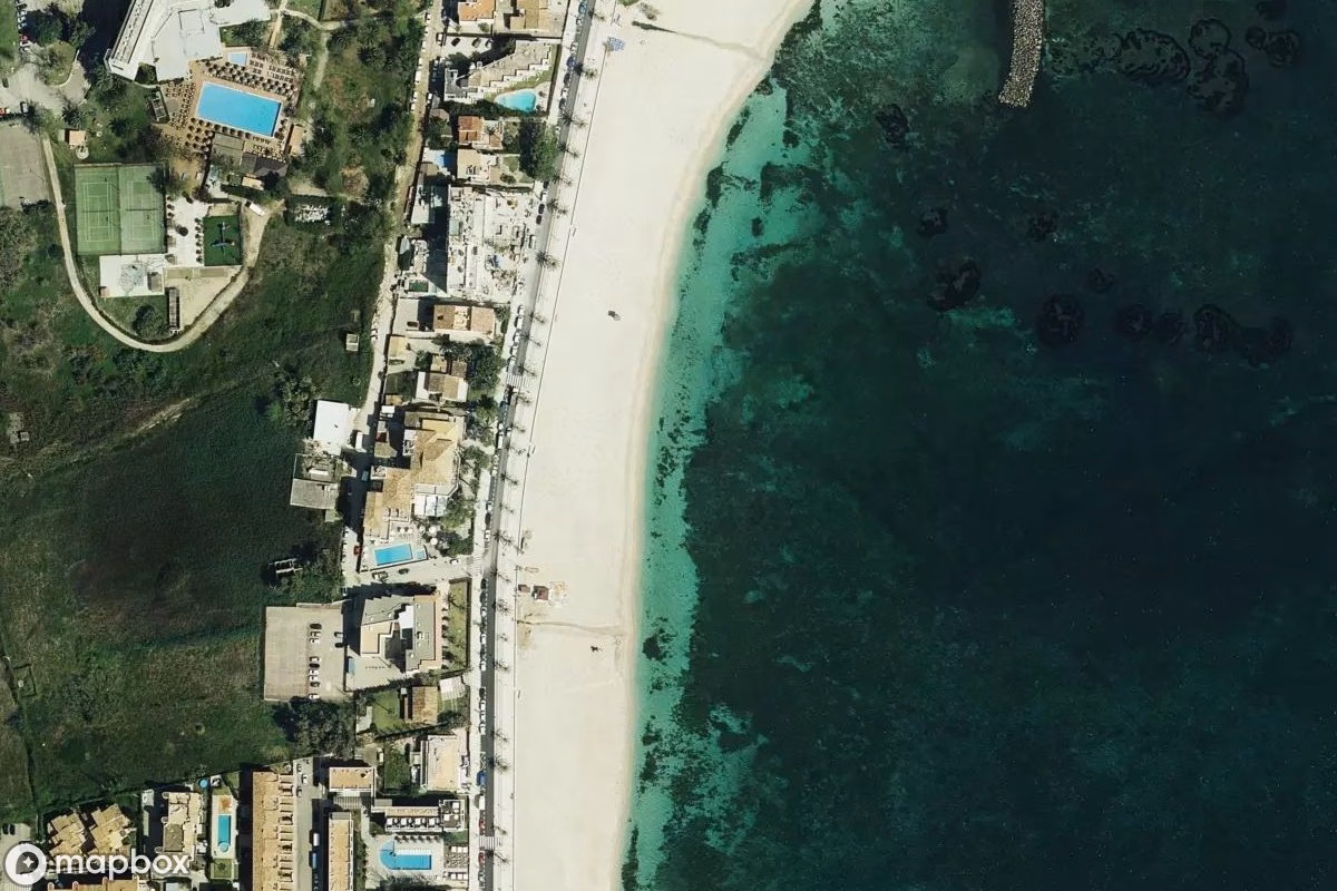 Satellitenansicht von Boot, eine verlassene  in Port de Pollença, Spanien