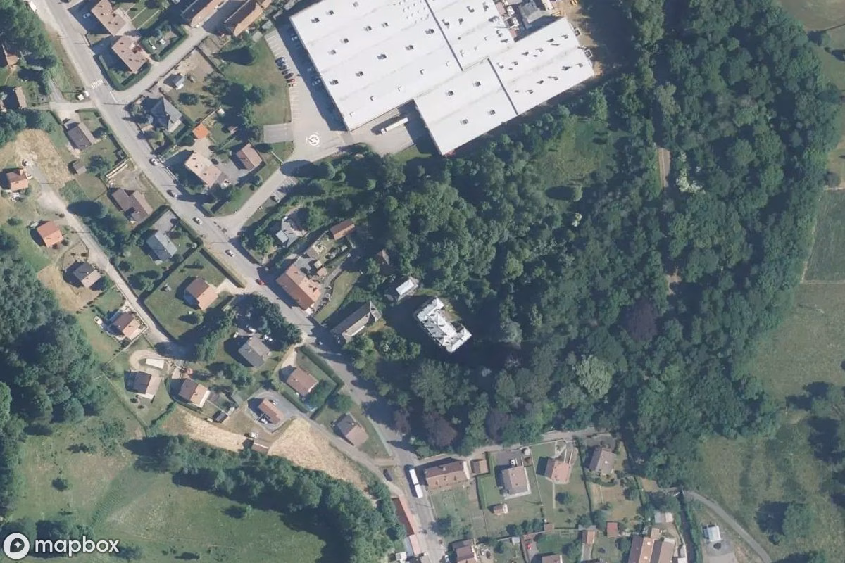 Vue aérienne satellite de Schloss, un Château abandonné à Plainfaing, France