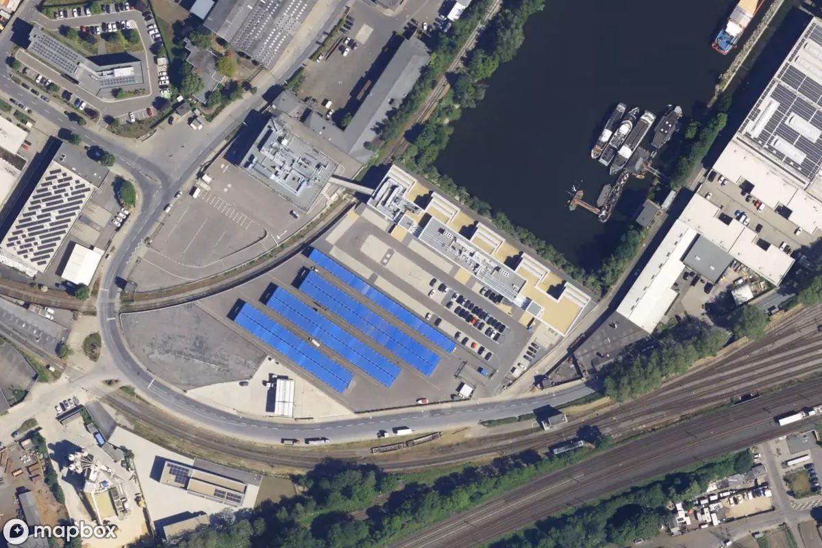 Satelitní letecký pohled na Hermes Papierfabrik, opuštěné Továrna v Dusseldorf, Německo