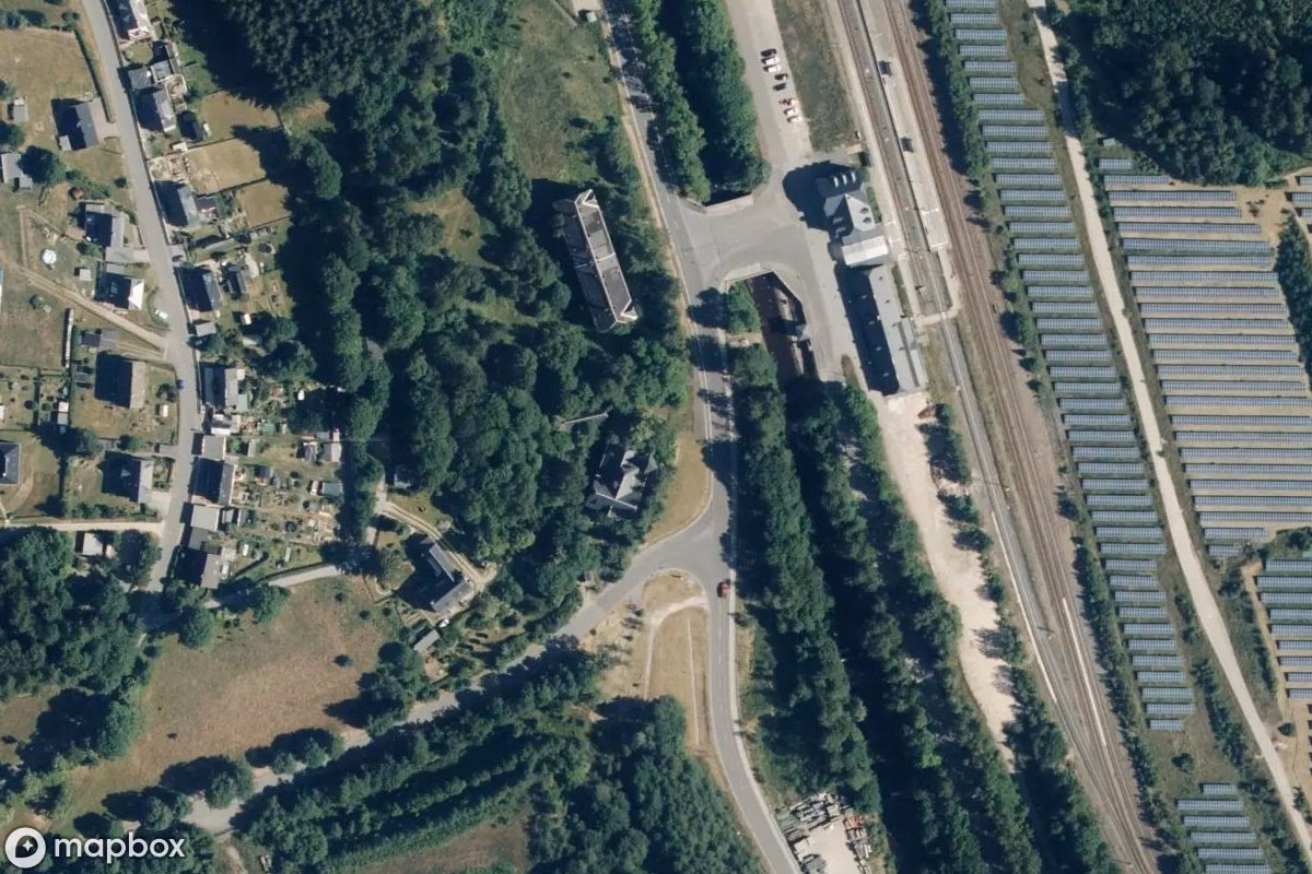 Satelitní letecký pohled na Hotel Deutsches Haus, opuštěné Hotel v Johanngeorgenstadt, Německo