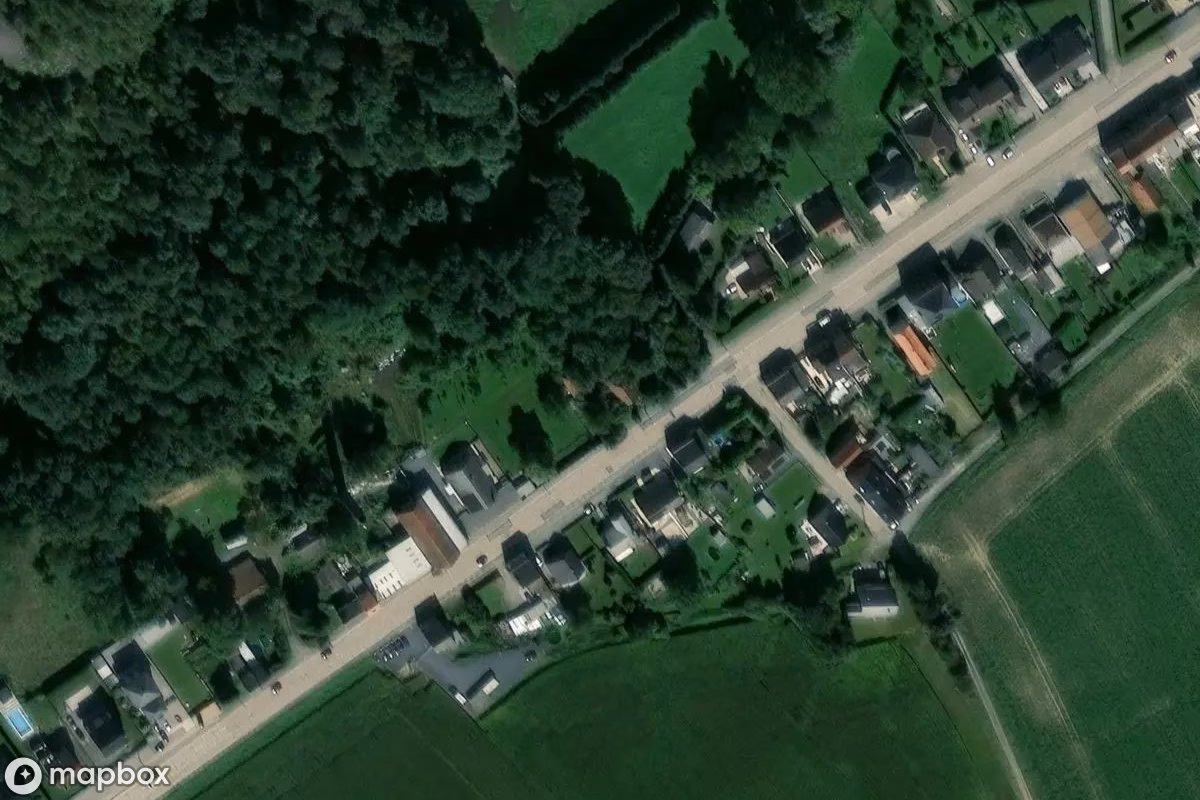 Satellittbilde fra luften av Maison Close, et forlatt Bolighus i Binche, Belgia