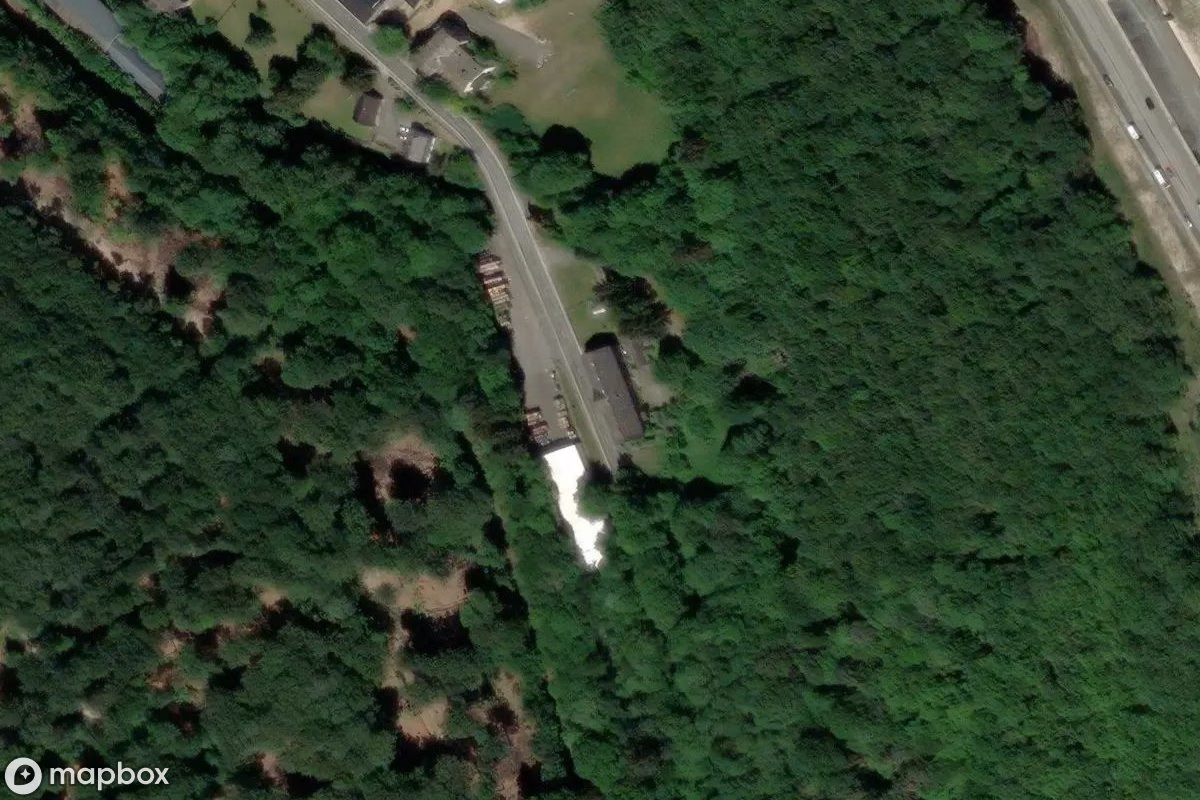 Satellitbild från luften av Mehrfamilienhaus, en övergiven  i Rheinböllen, Tyskland